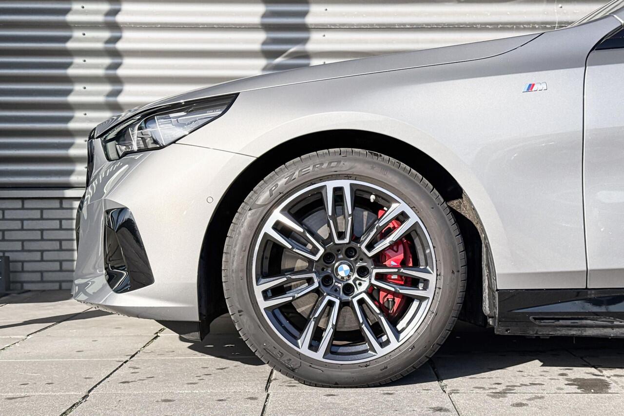 BMW i5 Touring eDrive40 M Sportpakket Pro / Innovation Pack / Travel Pack / Driving Assistant Professional | ElectricDeals