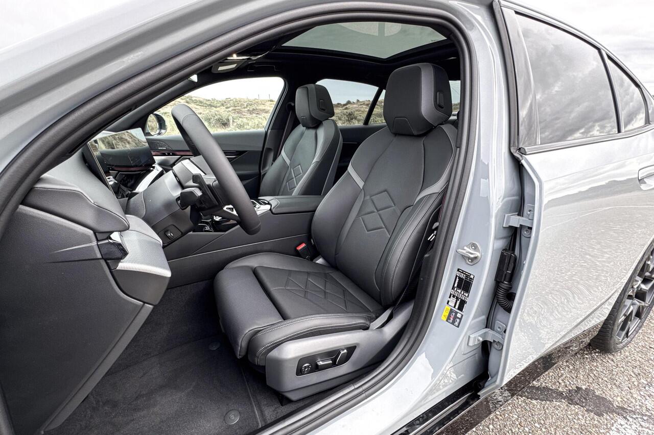 BMW i5 Sedan eDrive40 M Sport Edition | M Sport | Glazen Panoramadak | Head-up Display | Stoelventilatie | M Performance wielen | ElectricDeals