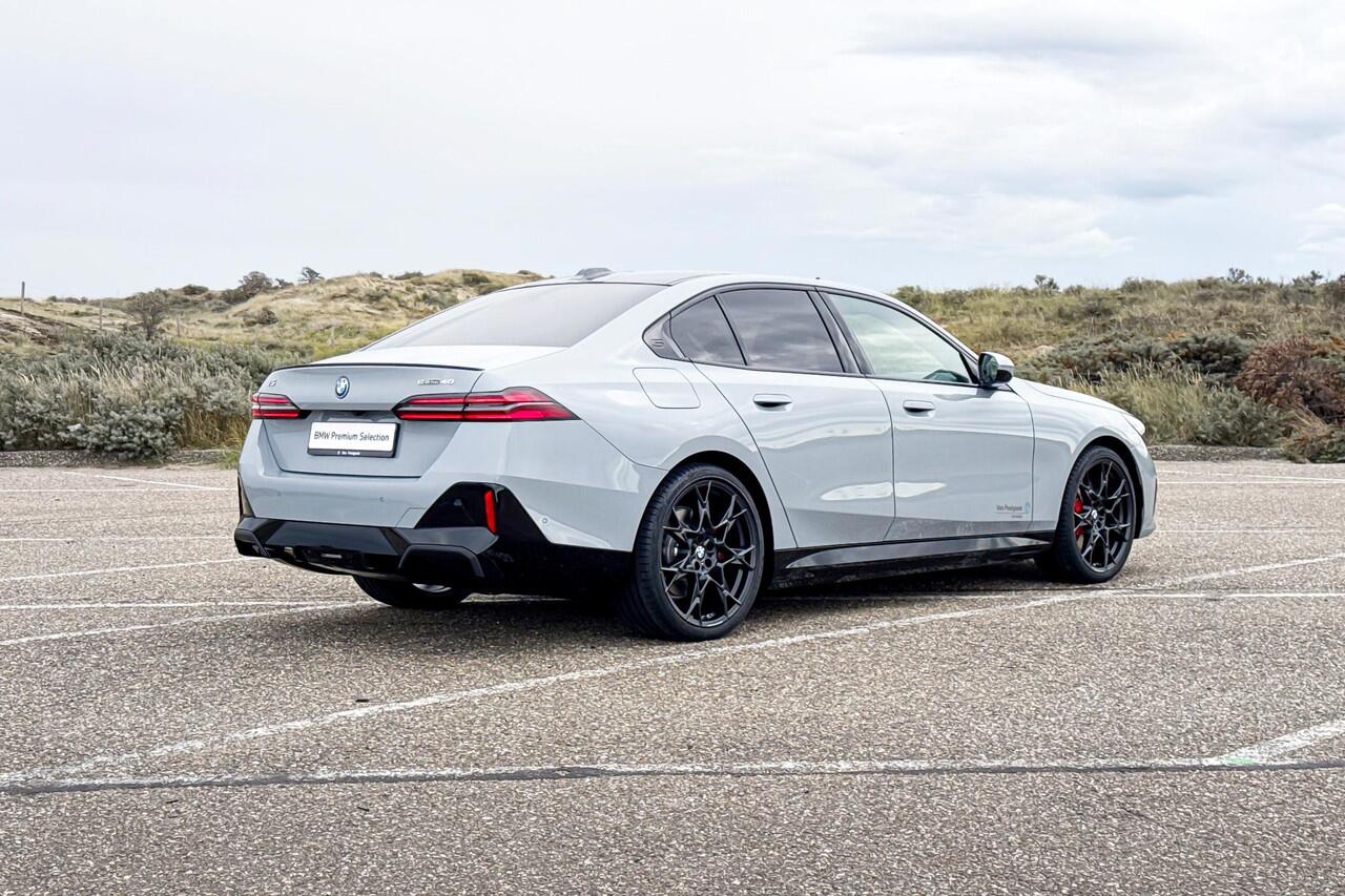 BMW i5 Sedan eDrive40 M Sport Edition | M Sport | Glazen Panoramadak | Head-up Display | Stoelventilatie | M Performance wielen | ElectricDeals