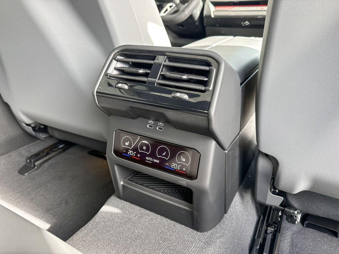 BMW i5 Sedan eDrive40 M Sportpakket Pro / Innovation Pack / Travel Pack / Comfort Pack / Trekhaak / Panoramadak