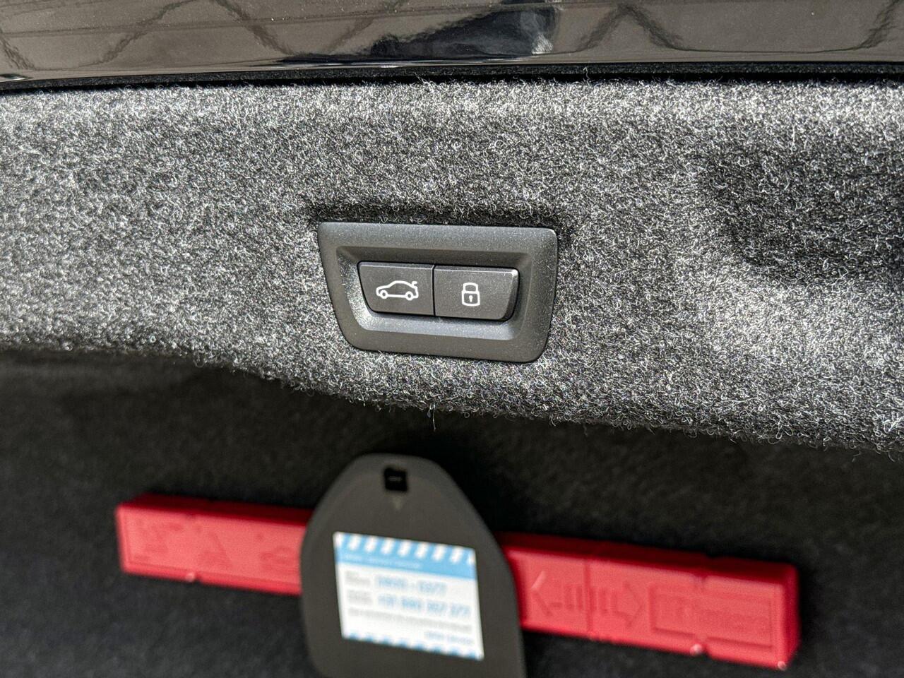 BMW i5 Sedan eDrive40 M Sportpakket Pro / Innovation Pack / Travel Pack / Comfort Pack / Trekhaak / Panoramadak