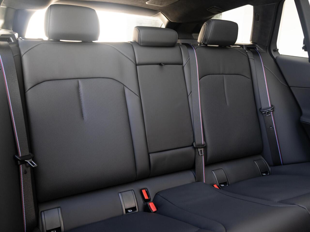 BMW i5 Touring eDrive40 | M Sportpakket Pro | Innovation Pack | Bowers & Wilkins | Verwarmd Stuurwiel | Comfort Access | Panoramadak | Stoelventilatie | Trekhaak | Ekris Selection