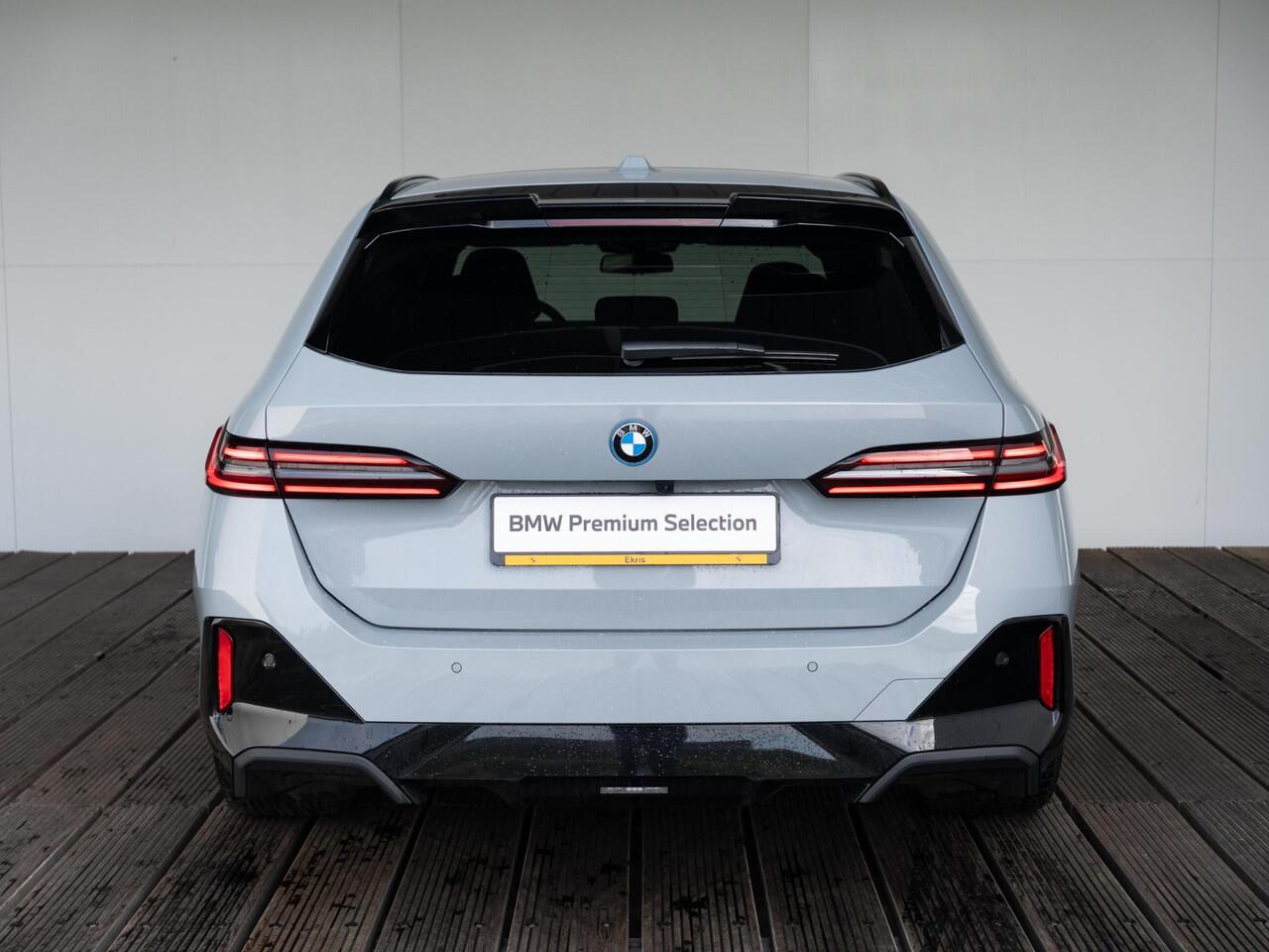 BMW i5 Touring eDrive40 | M Sportpakket Pro | Innovation Pack | Bowers & Wilkins | Verwarmd Stuurwiel | Comfort Access | Panoramadak | Stoelventilatie | Trekhaak | Ekris Selection