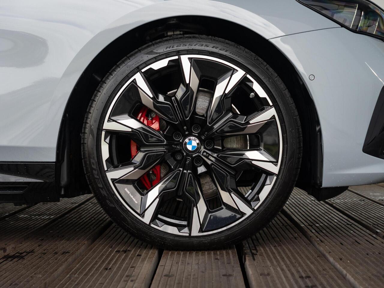 BMW i5 Touring eDrive40 | M Sportpakket Pro | Innovation Pack | Bowers & Wilkins | Verwarmd Stuurwiel | Comfort Access | Panoramadak | Stoelventilatie | Trekhaak | Ekris Selection