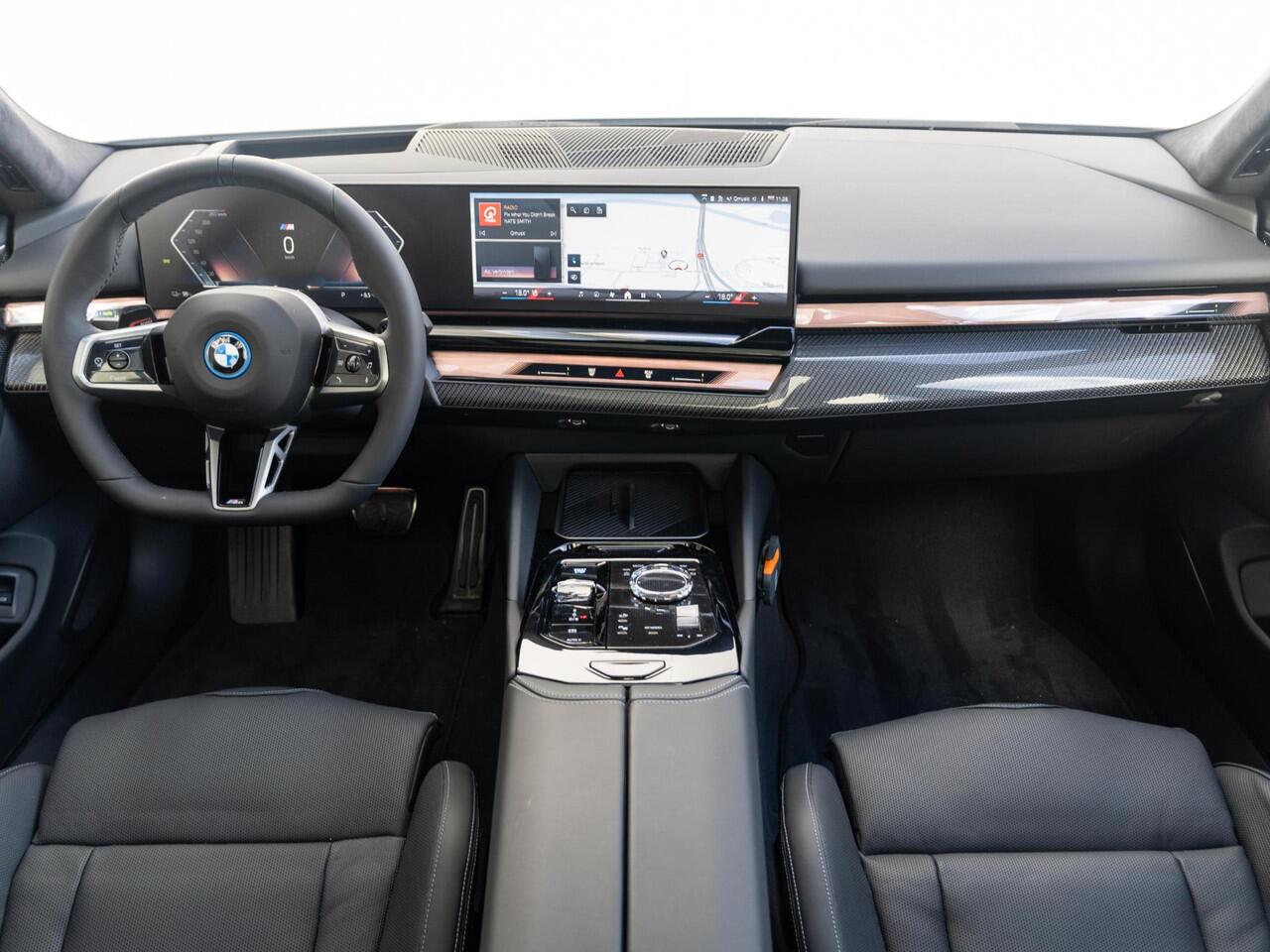 BMW i5 Touring eDrive40 | M Sportpakket Pro | Innovation Pack | Bowers & Wilkins | Verwarmd Stuurwiel | Comfort Access | Panoramadak | Stoelventilatie | Trekhaak | Ekris Selection