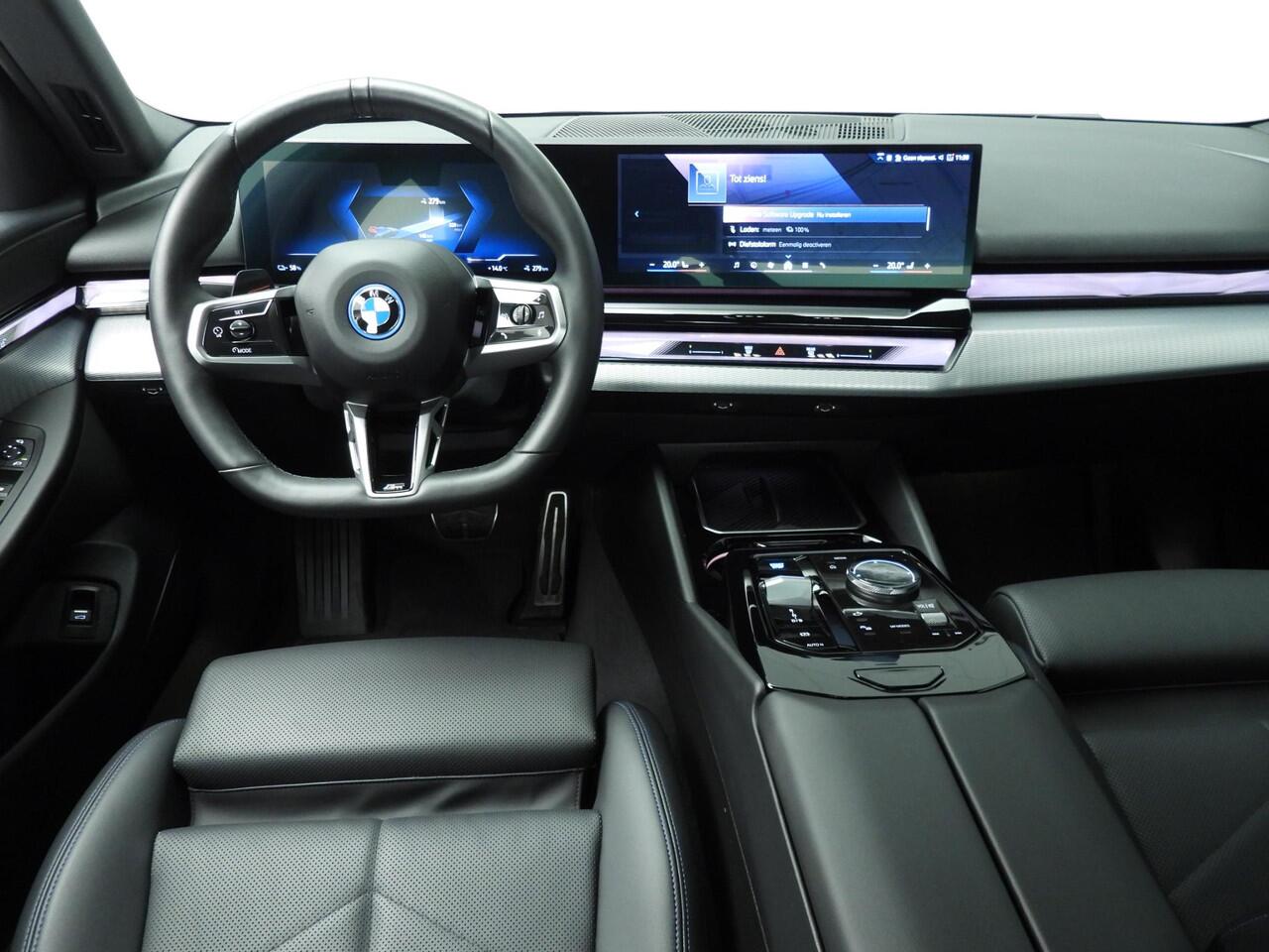 BMW i5 Sedan eDrive40 | M-Sportpakket | LED | Navigatie | Trekhaak | Active cruise | Sportstoelen | DAB | Alu 19 inch