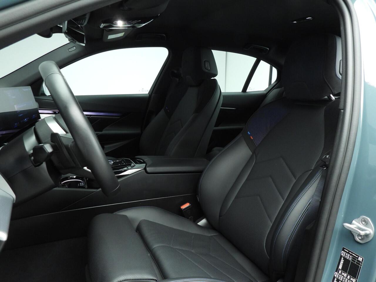 BMW i5 Sedan eDrive40 | M-Sportpakket | LED | Navigatie | Trekhaak | Active cruise | Sportstoelen | DAB | Alu 19 inch