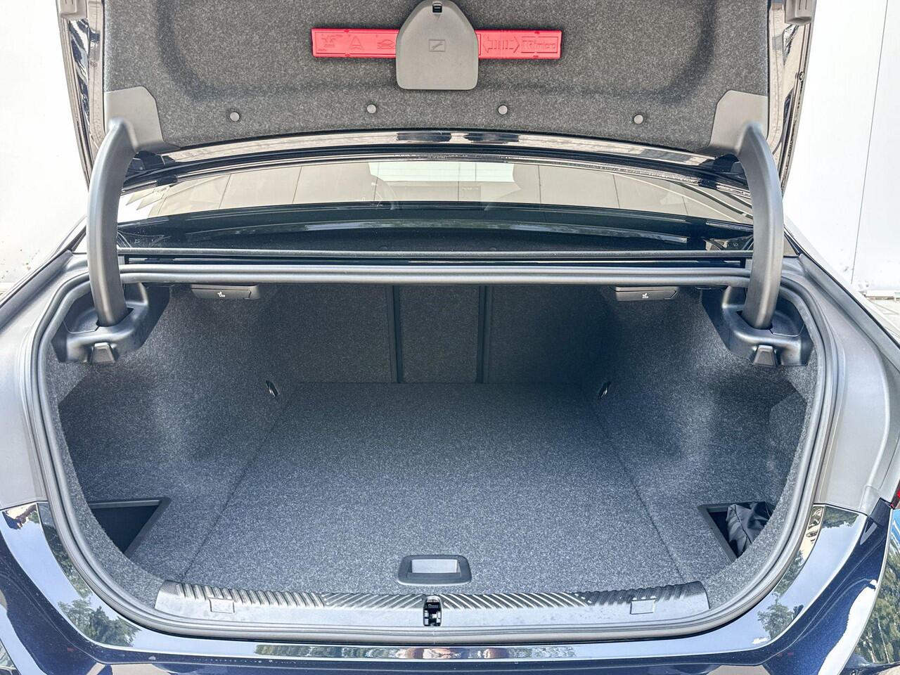 BMW i5 Sedan eDrive40 M Sport Edition M-Sport Pro / Glazendak / 20inch / Stoelverwarming / Adaptieve Led / Driving Assistant Plus | ElectricDeals