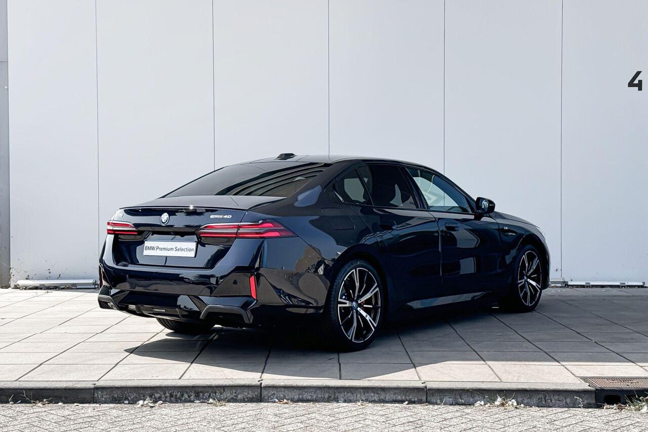 BMW i5 Sedan eDrive40 M Sport Edition M-Sport Pro / Glazendak / 20inch / Stoelverwarming / Adaptieve Led / Driving Assistant Plus | ElectricDeals