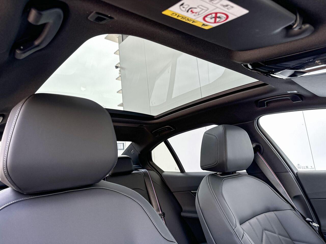 BMW i5 Sedan eDrive40 M Sport Edition M-Sport Pro / Glazendak / 20inch / Stoelverwarming / Adaptieve Led / Driving Assistant Plus | ElectricDeals