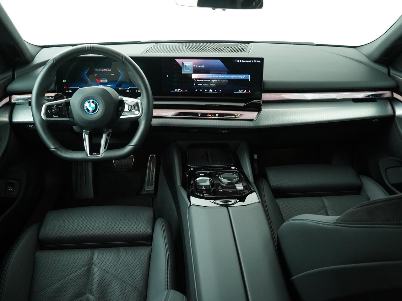 BMW i5 eDrive40 M Sport Edition 84 kWh M Sportpakket | Trekhaak | Driving Assistant plus