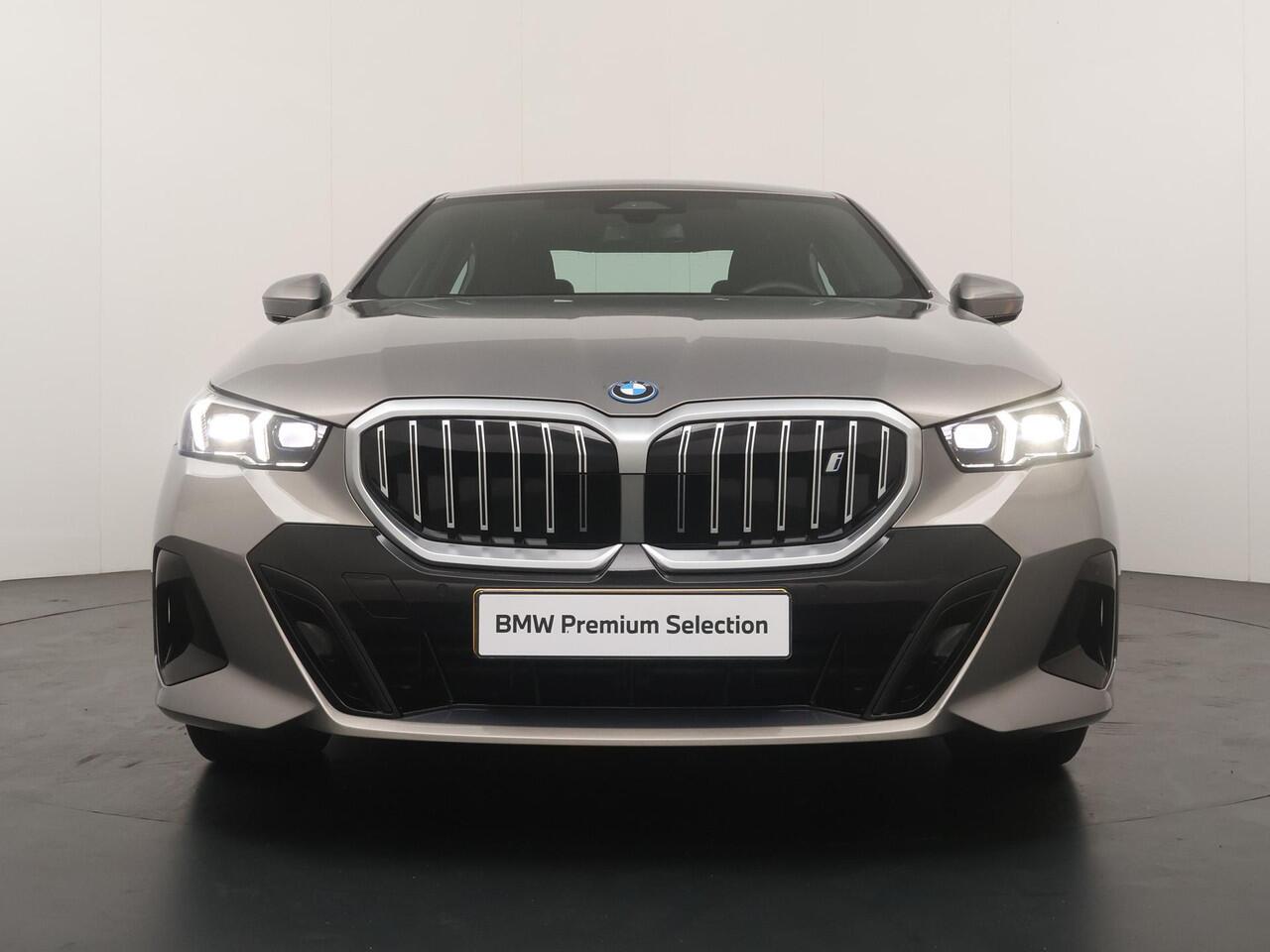 BMW i5 eDrive40 M Sport Edition 84 kWh M Sportpakket | Trekhaak | Driving Assistant plus