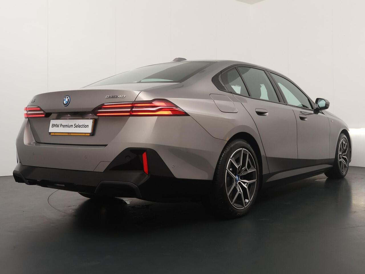 BMW i5 eDrive40 M Sport Edition 84 kWh M Sportpakket | Trekhaak | Driving Assistant plus