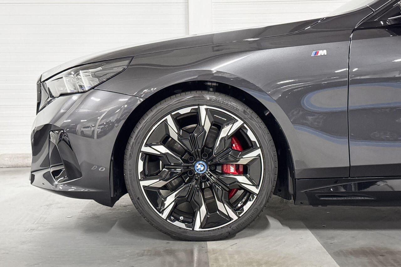 BMW i5 Sedan eDrive40 | M-Sport Pro | Travel Pack | Innovation Pack | Comfort Pack | Driving Assistant Plus | Bowers&Wilkins | Panoramadak | Comfort Access | Trekhaak | ElectricDeals