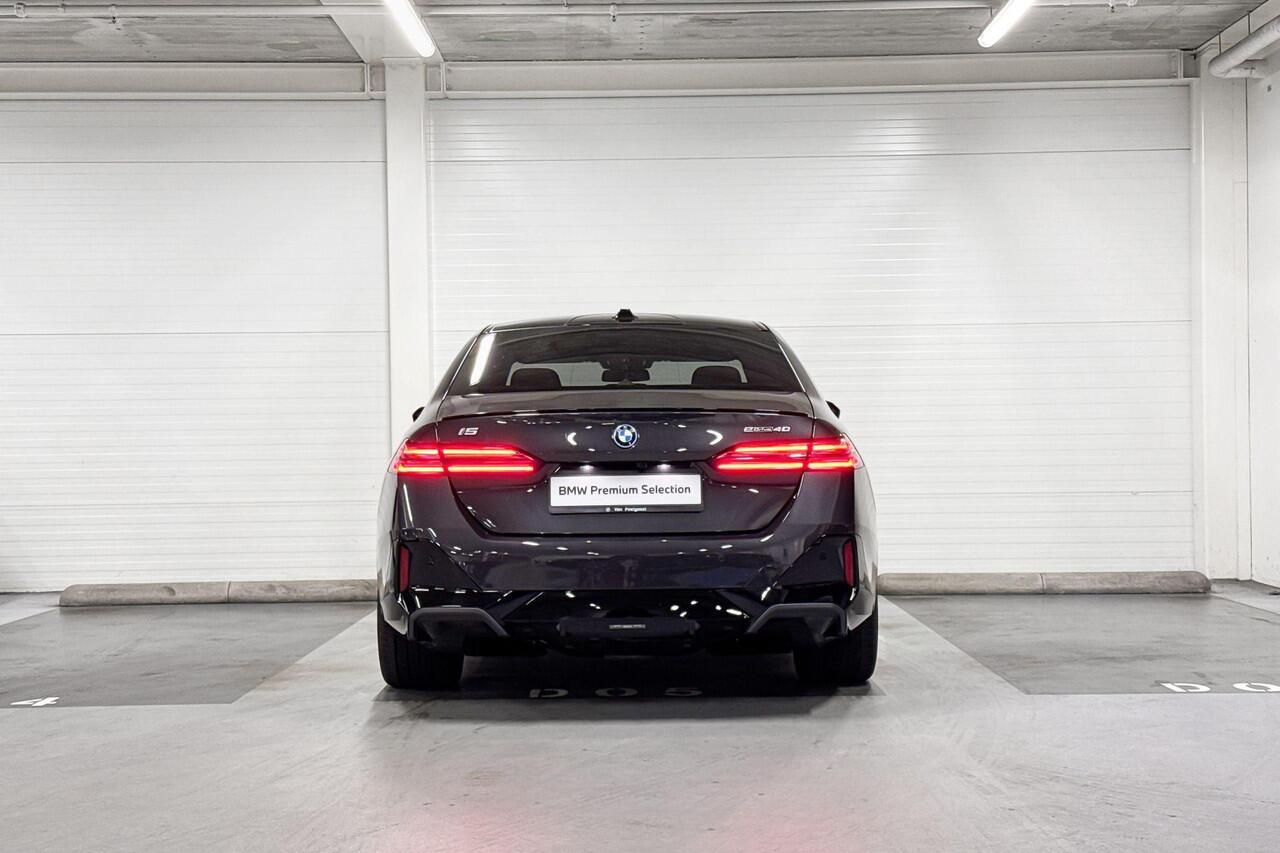 BMW i5 Sedan eDrive40 | M-Sport Pro | Travel Pack | Innovation Pack | Comfort Pack | Driving Assistant Plus | Bowers&Wilkins | Panoramadak | Comfort Access | Trekhaak | ElectricDeals