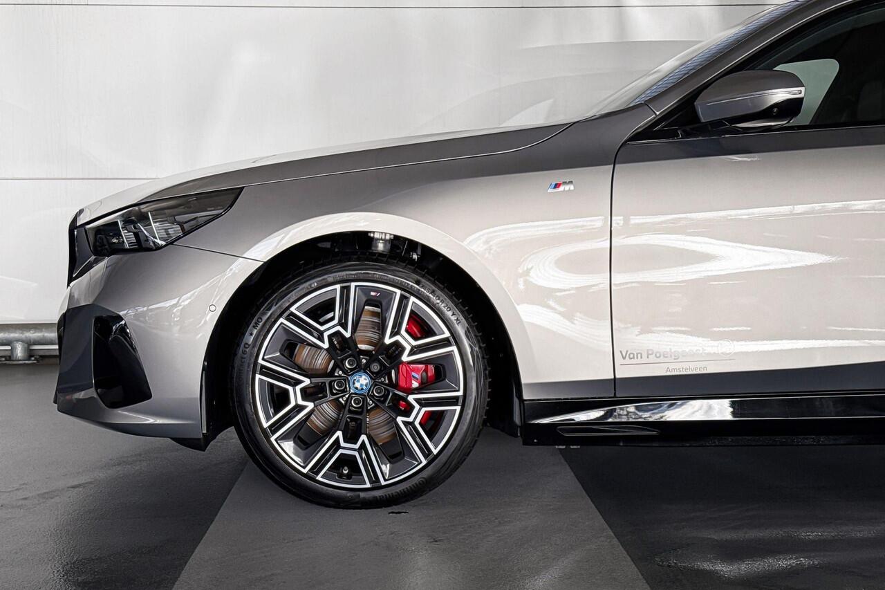 BMW i5 Touring xDrive40 84 kWh | M Sportpakket Pro | Innovation Pack | Comfort Pack | ElectricDeals