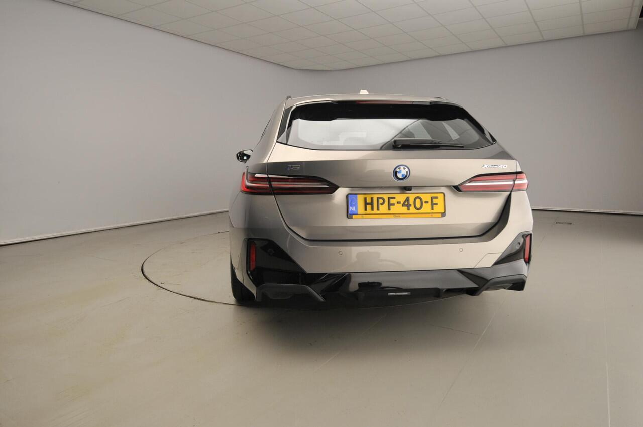 BMW i5 Touring xDrive40 | M-Sportpakket | LED | Navigatie | Active cruise | Sportstoelen | Elektr. zetels | Keyles go | DAB | Harman-kardon sound | Alu 19 inch