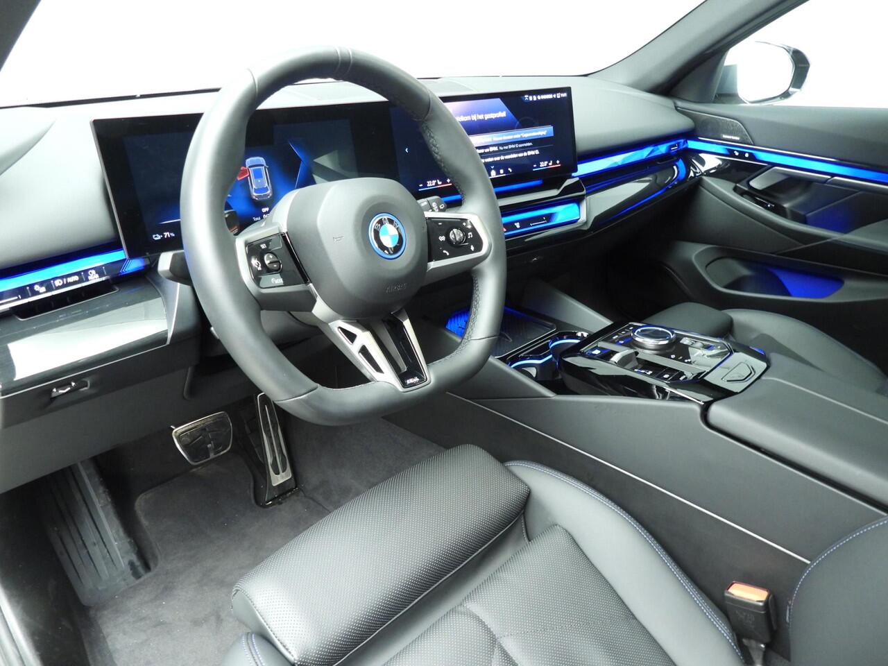 BMW i5 Touring xDrive40 | M-Sportpakket | LED | Navigatie | Active cruise | Sportstoelen | Elektr. zetels | Keyles go | DAB | Harman-kardon sound | Alu 19 inch