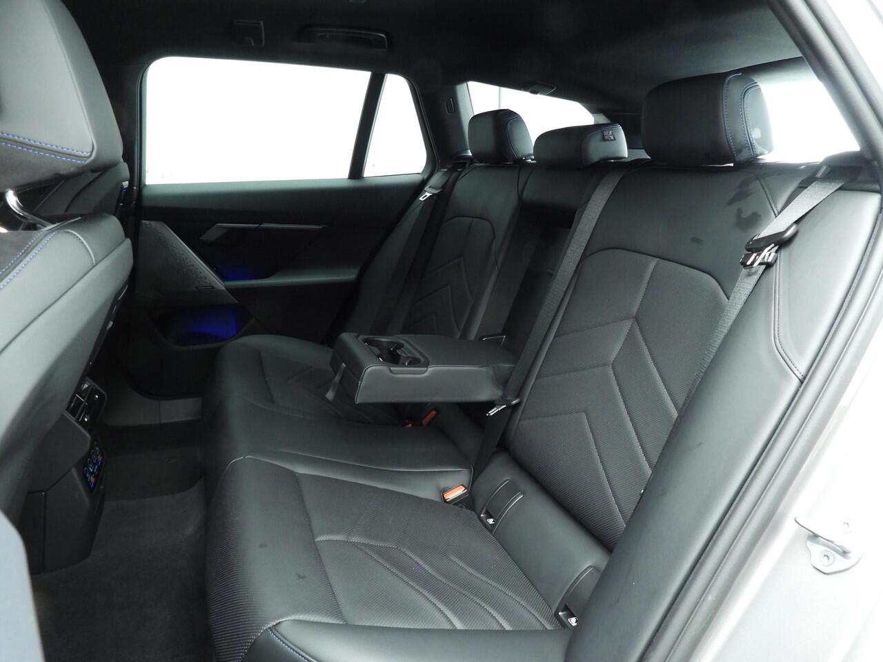 BMW i5 Touring xDrive40 | M-Sportpakket | LED | Navigatie | Active cruise | Sportstoelen | Elektr. zetels | Keyles go | DAB | Harman-kardon sound | Alu 19 inch