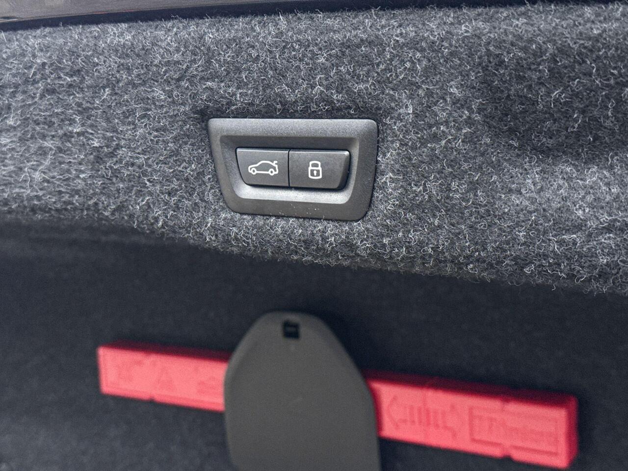 BMW i5 Sedan eDrive40 M Sport 19 Inch / Comfort Acces / Achterklep Automatisch / Stoelverwarming / Adaptieve Led / Driving Assistant / Driving Assistant Plus