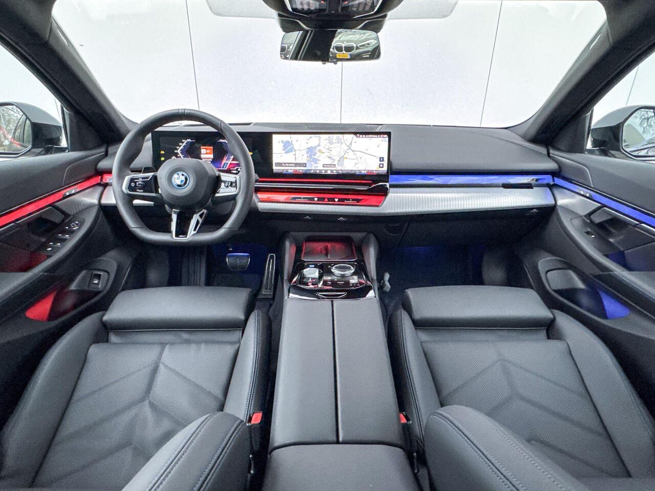 BMW i5 Sedan eDrive40 M Sport 19 Inch / Comfort Acces / Achterklep Automatisch / Stoelverwarming / Adaptieve Led / Driving Assistant / Driving Assistant Plus