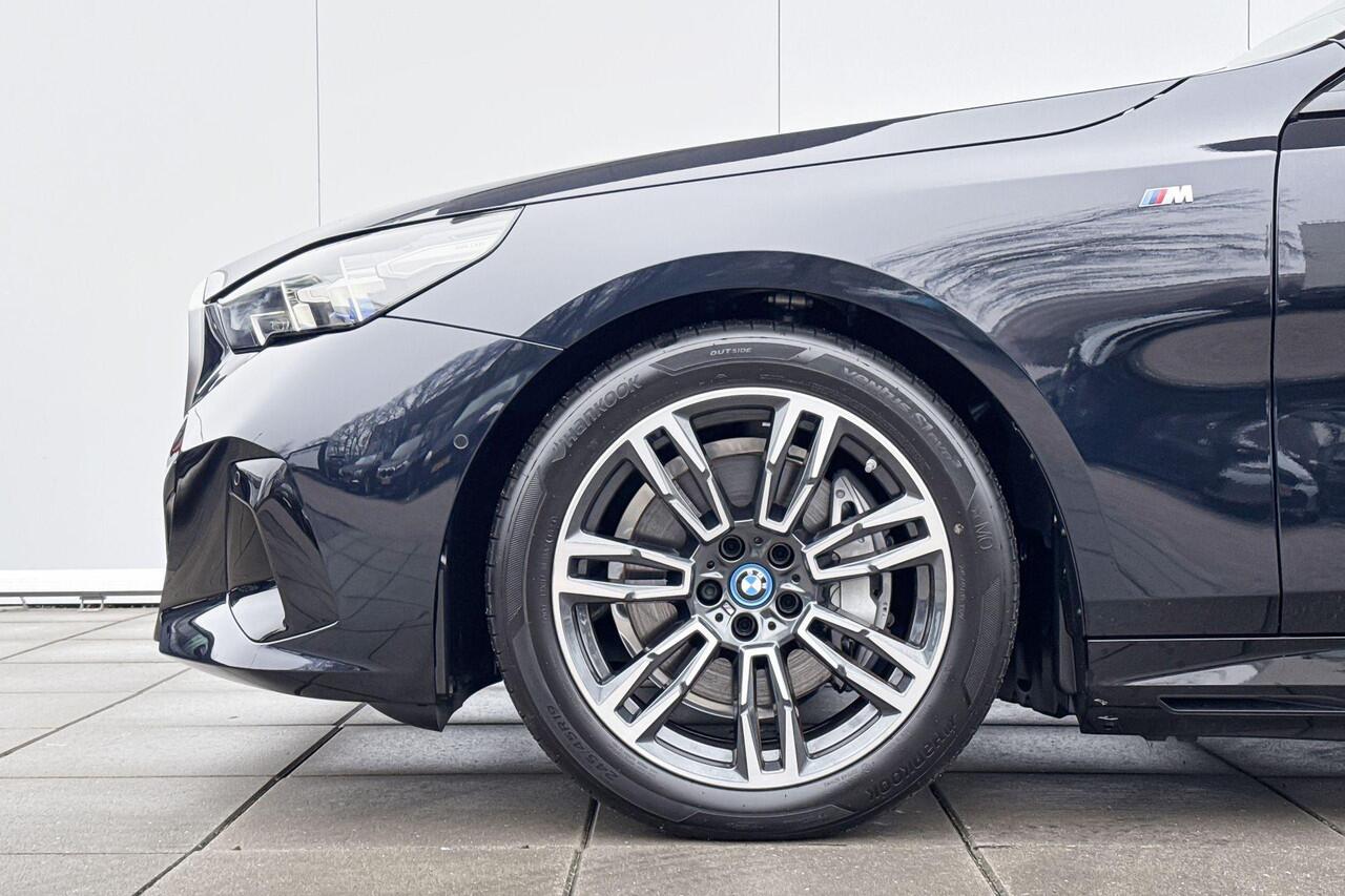 BMW i5 Sedan eDrive40 M Sport 19 Inch / Comfort Acces / Achterklep Automatisch / Stoelverwarming / Adaptieve Led / Driving Assistant / Driving Assistant Plus