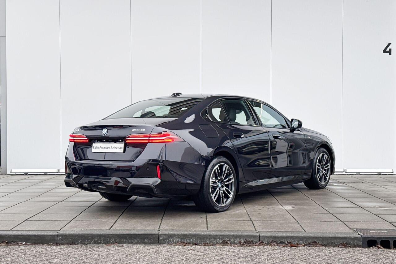 BMW i5 Sedan eDrive40 M Sport 19 Inch / Comfort Acces / Achterklep Automatisch / Stoelverwarming / Adaptieve Led / Driving Assistant / Driving Assistant Plus