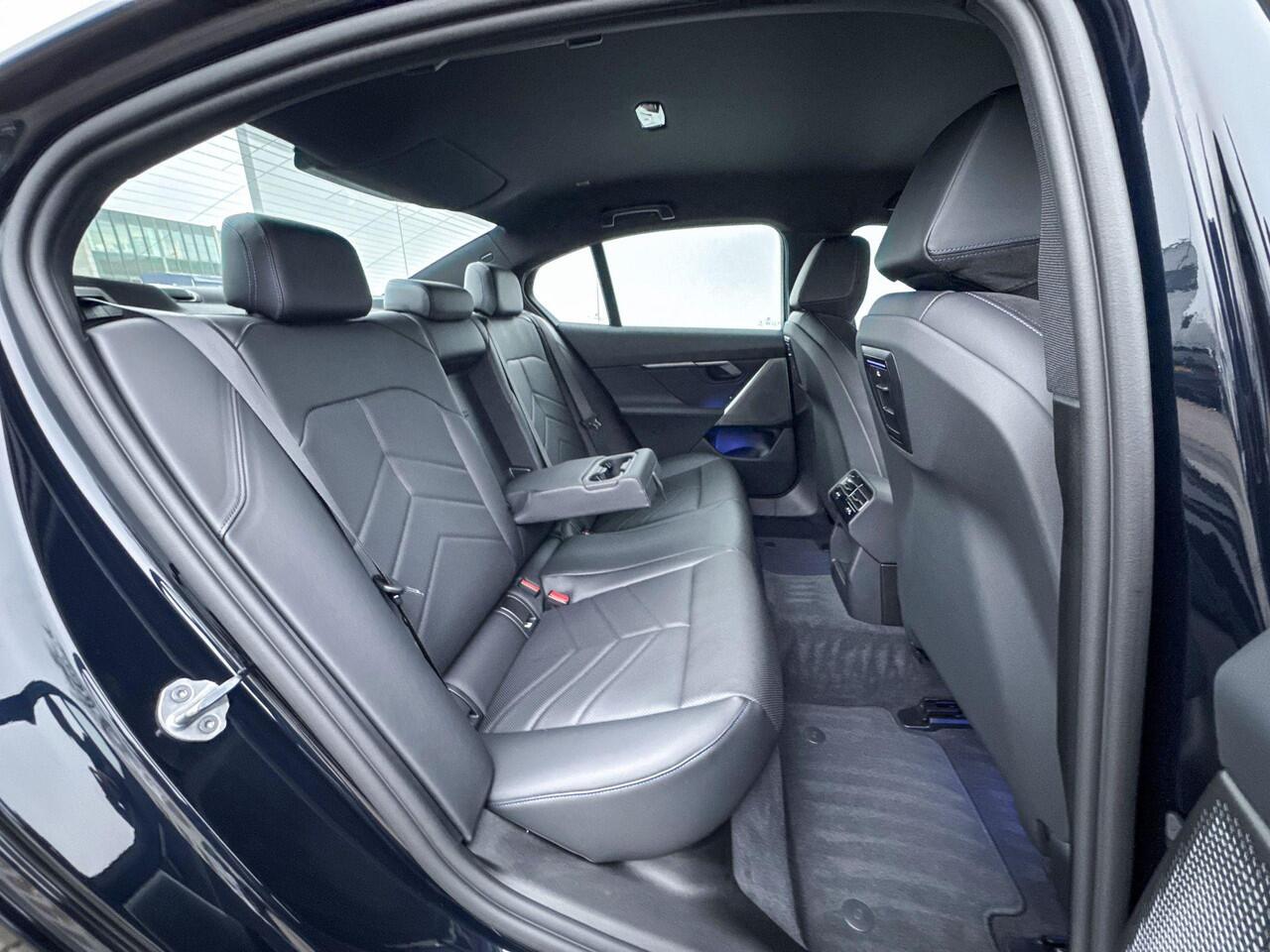 BMW i5 Sedan eDrive40 M Sport 19 Inch / Comfort Acces / Achterklep Automatisch / Stoelverwarming / Adaptieve Led / Driving Assistant / Driving Assistant Plus