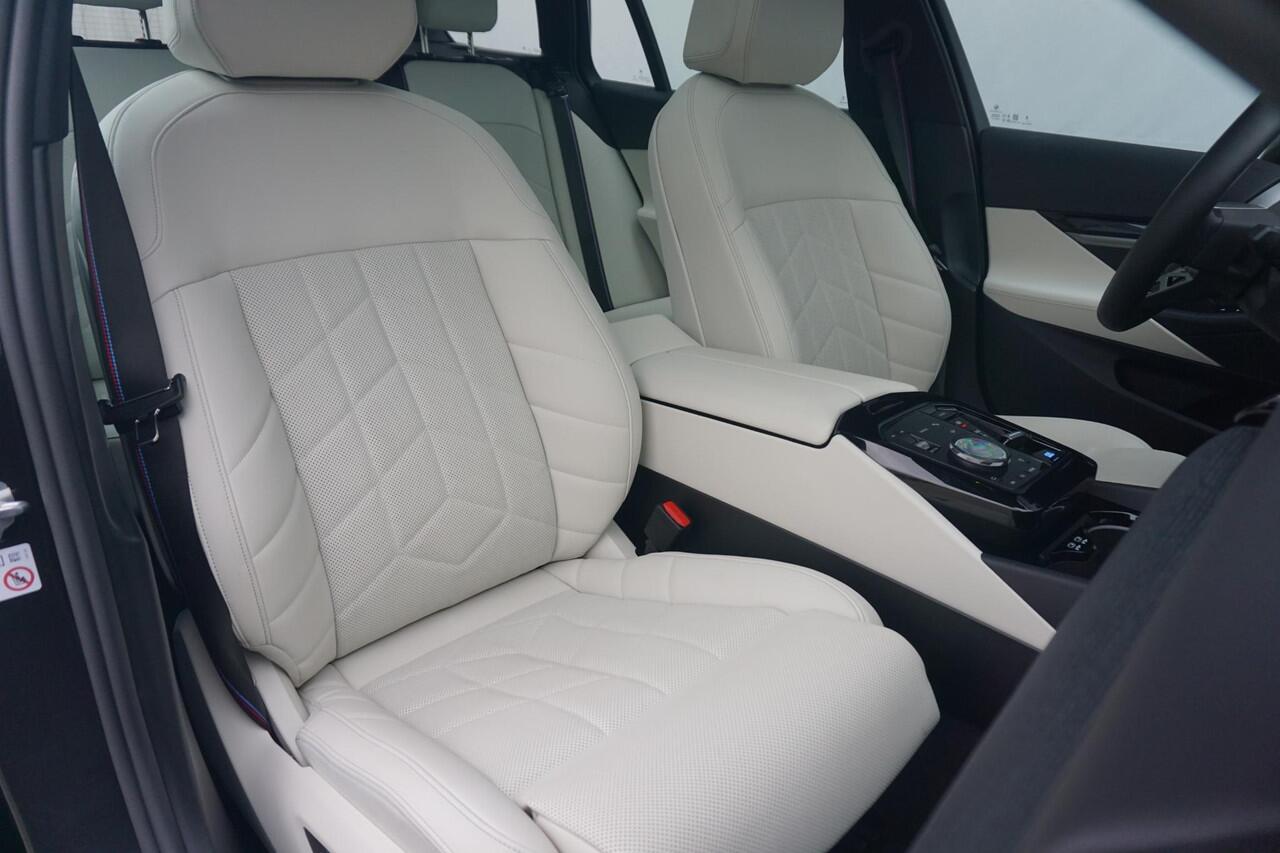 BMW i5 Touring eDrive40 M Sportpakket Pro 21'' / Active Steering / Panoramadak / Bowers & Wilkins / Driving Assistant Professional / Trekhaak