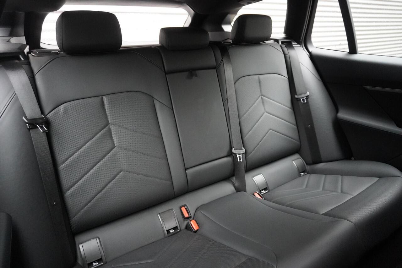 BMW i5 Touring eDrive40 M Sportpakket | Trekhaak met elektrisch wegklapbare kogel | Driving Assistant Plus | Parking Assistant | Alarmsysteem klasse 3