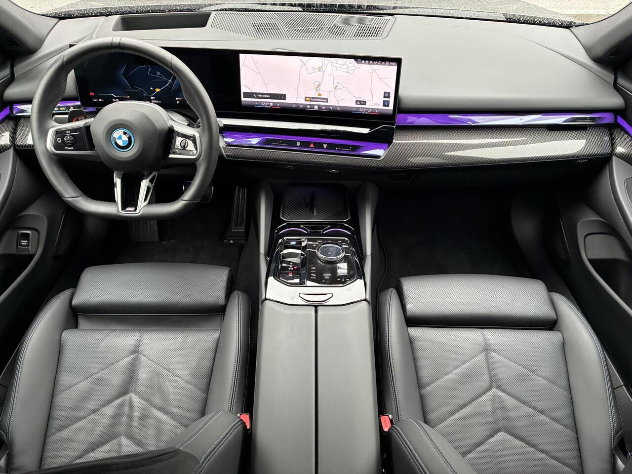BMW i5 XDrive40 M Sport Edition 84 kWh 4WD / VOL LEDER / Fabrieksgarantie t/m 04-2028 / SOH 97,29% / Elektrische Trekhaak (1500KG) / Comfort Pack / Innovation Pack / M Sportpakket Pro / Travelpack /