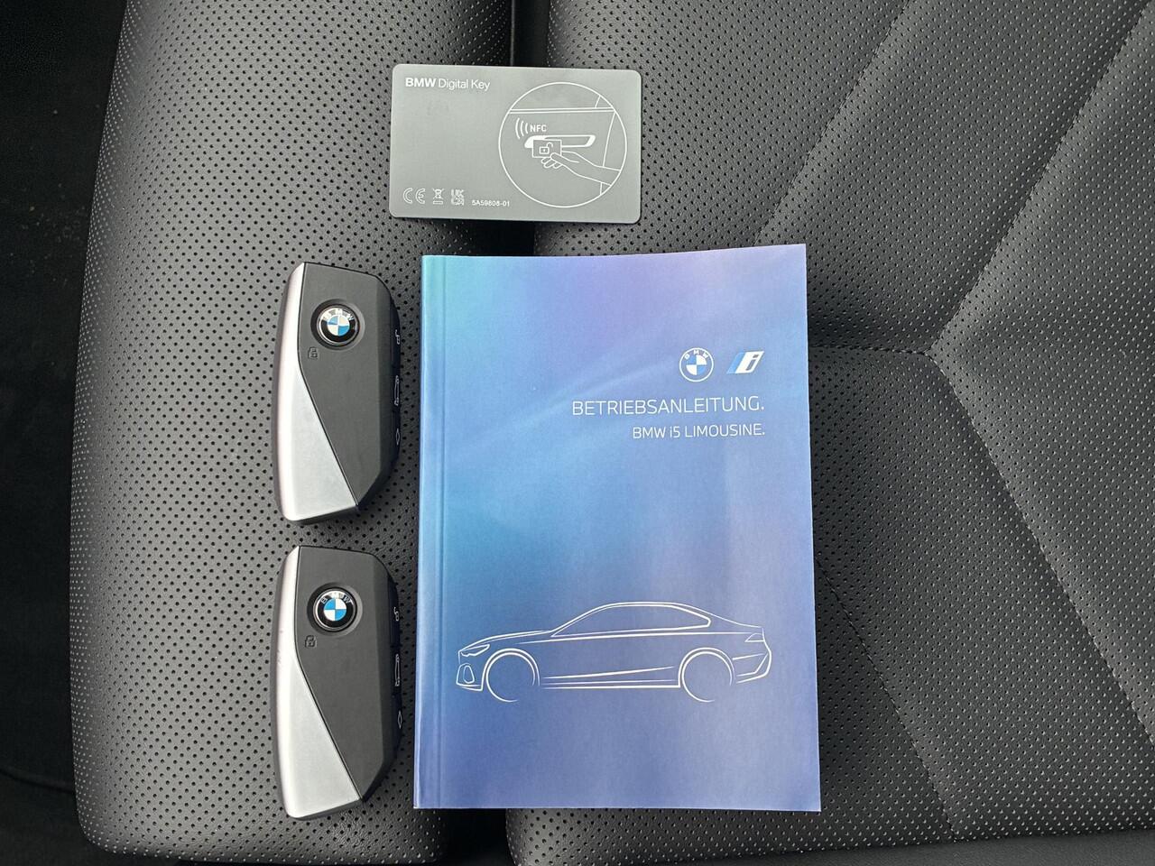 BMW i5 XDrive40 M Sport Edition 84 kWh 4WD / VOL LEDER / Fabrieksgarantie t/m 04-2028 / SOH 97,29% / Elektrische Trekhaak (1500KG) / Comfort Pack / Innovation Pack / M Sportpakket Pro / Travelpack /