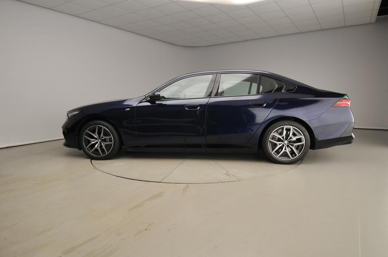 BMW i5 xDrive40 | M-Sportpakket | LED | Navigatie | Sportstoelen | Elektr. zetels | Stoelverwarming | DAB | Harman-kardon sound | Alu 19 inch