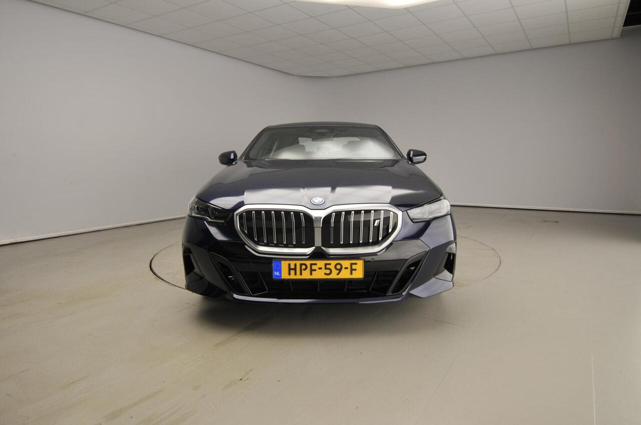 BMW i5 xDrive40 | M-Sportpakket | LED | Navigatie | Sportstoelen | Elektr. zetels | Stoelverwarming | DAB | Harman-kardon sound | Alu 19 inch
