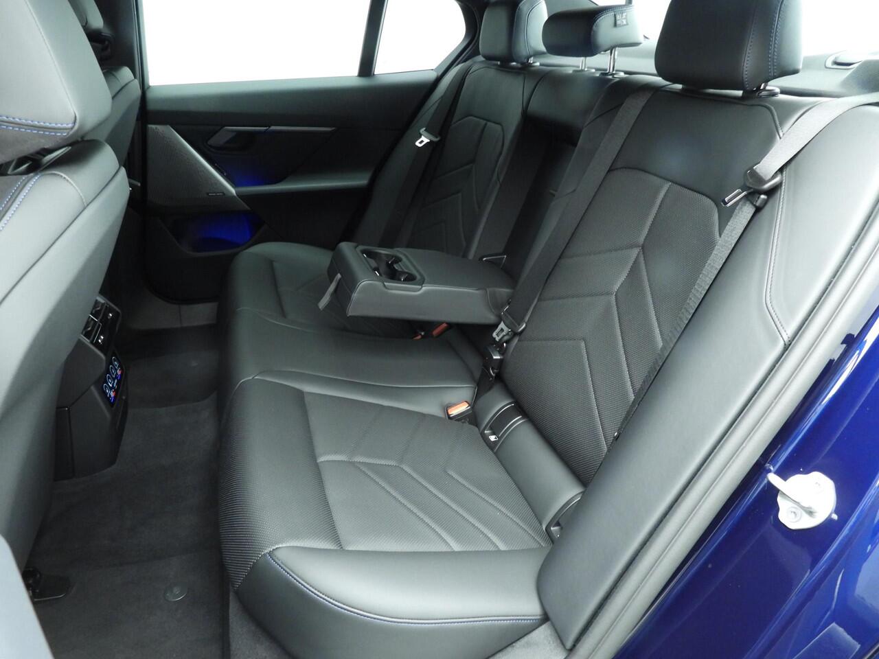 BMW i5 xDrive40 | M-Sportpakket | LED | Navigatie | Sportstoelen | Elektr. zetels | Stoelverwarming | DAB | Harman-kardon sound | Alu 19 inch