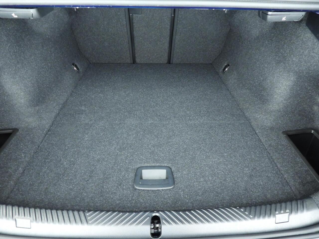 BMW i5 xDrive40 | M-Sportpakket | LED | Navigatie | Sportstoelen | Elektr. zetels | Stoelverwarming | DAB | Harman-kardon sound | Alu 19 inch