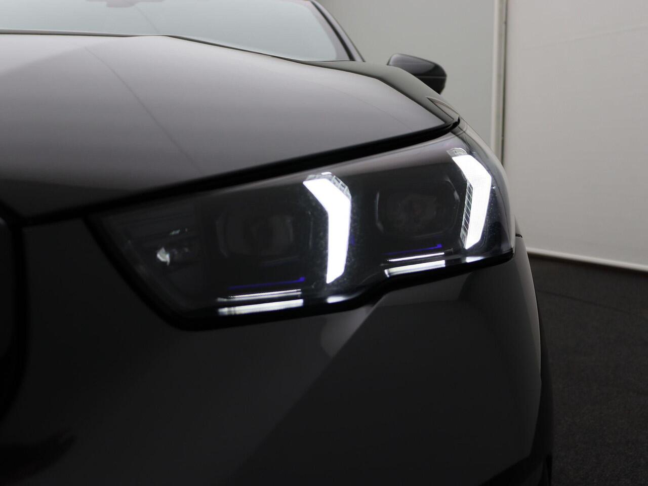 BMW i5 eDrive40 M Sportpakket Pro | Travel Pack | Stuurwielrand Verwarmd | Trekhaak | Driving Assistant Plus | Harman Kardon | 20''