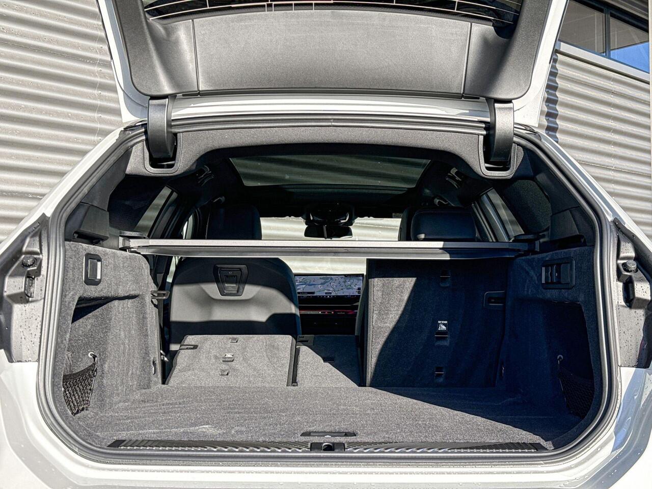 BMW i5 Touring eDrive40 M Sportpakket Pro / Innovation Pack / Travel Pack