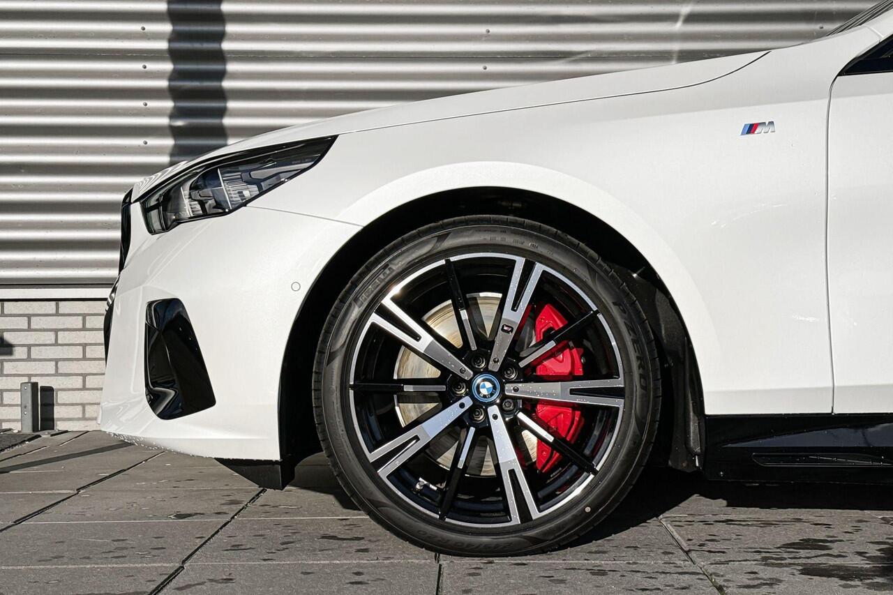 BMW i5 Touring eDrive40 M Sportpakket Pro / Innovation Pack / Travel Pack