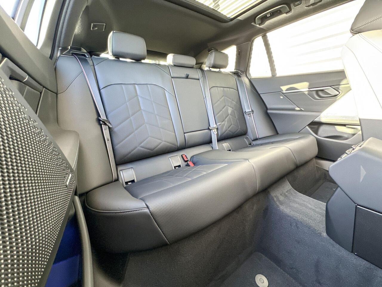 BMW i5 Touring eDrive40 M Sportpakket Pro / Innovation Pack / Travel Pack