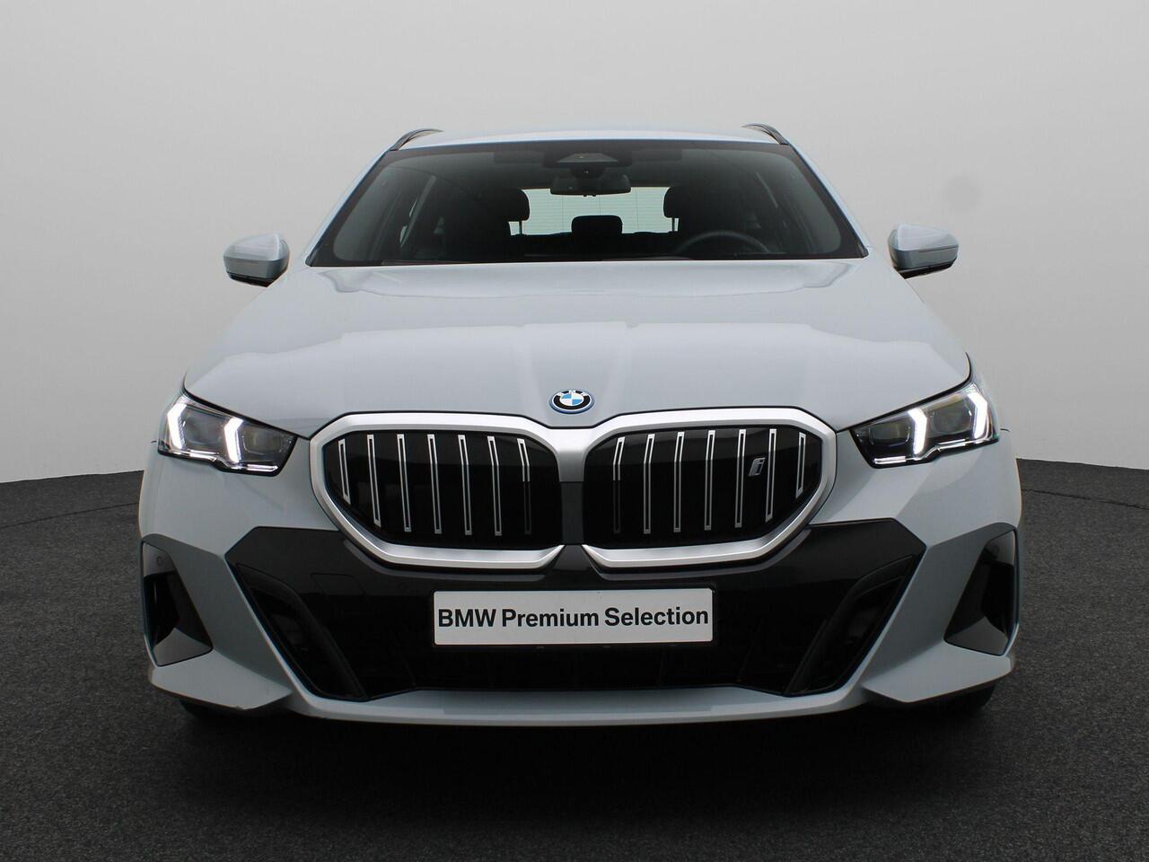 BMW i5 Touring eDrive40 M Sportpakket | M Sport Edition | Trekhaak | Driving Assistant Plus | Harman-Kardon | 20''