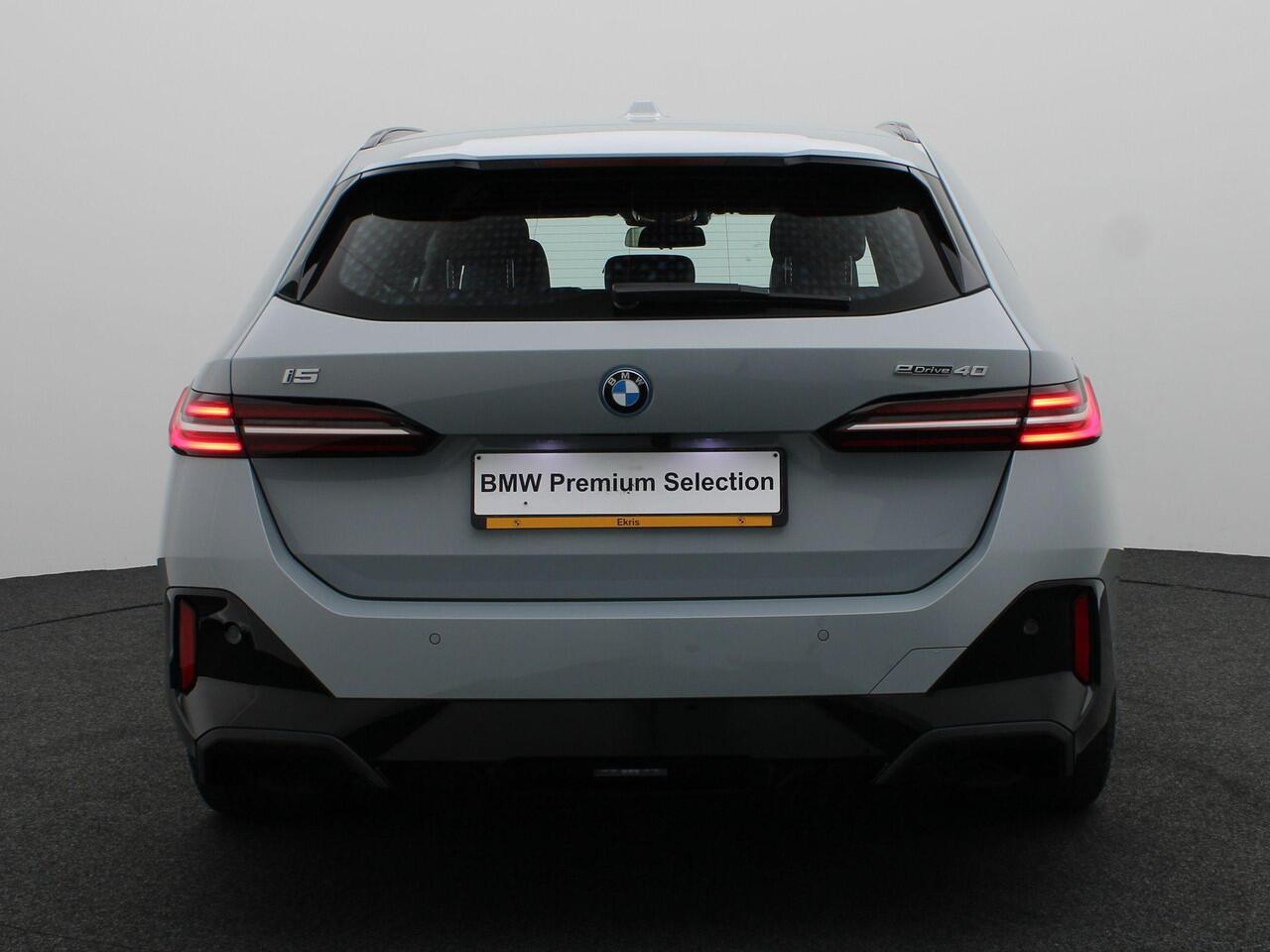 BMW i5 Touring eDrive40 M Sportpakket | M Sport Edition | Trekhaak | Driving Assistant Plus | Harman-Kardon | 20''