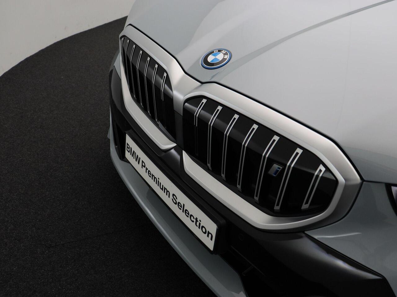 BMW i5 Touring eDrive40 M Sportpakket | M Sport Edition | Trekhaak | Driving Assistant Plus | Harman-Kardon | 20''