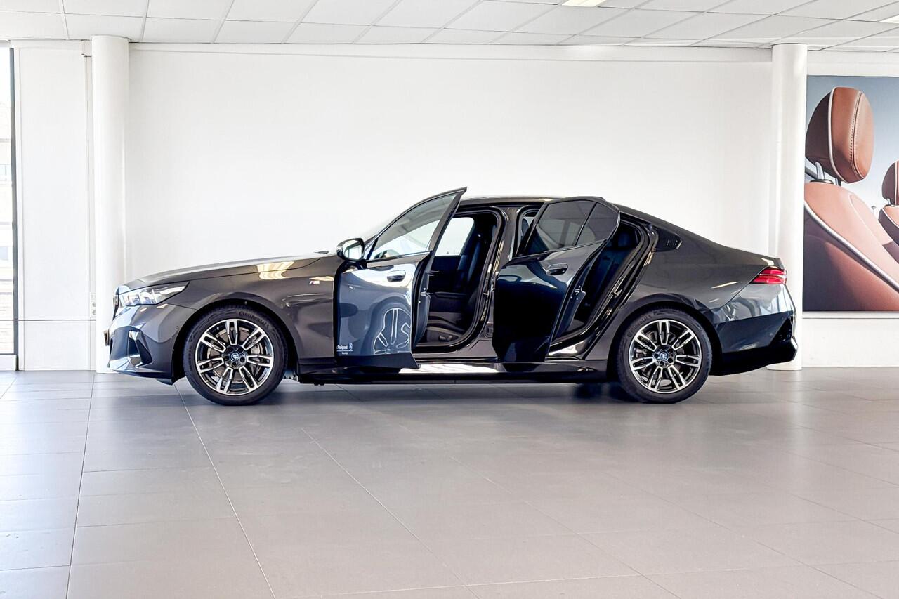 BMW i5 Sedan eDrive40 M Sport Edition | Stoelventilatie | Comfort Access | Harman Kardon | Trekhaak |