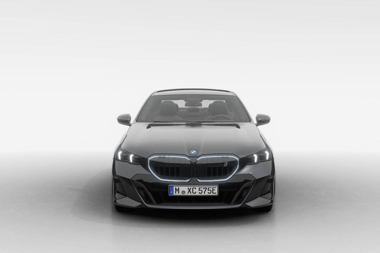 BMW i5 Sedan eDrive40 M Sport Edition M Sport Pro | Travel Pack | Comfort Pack | Showroomvoordeel | ElectricDeals