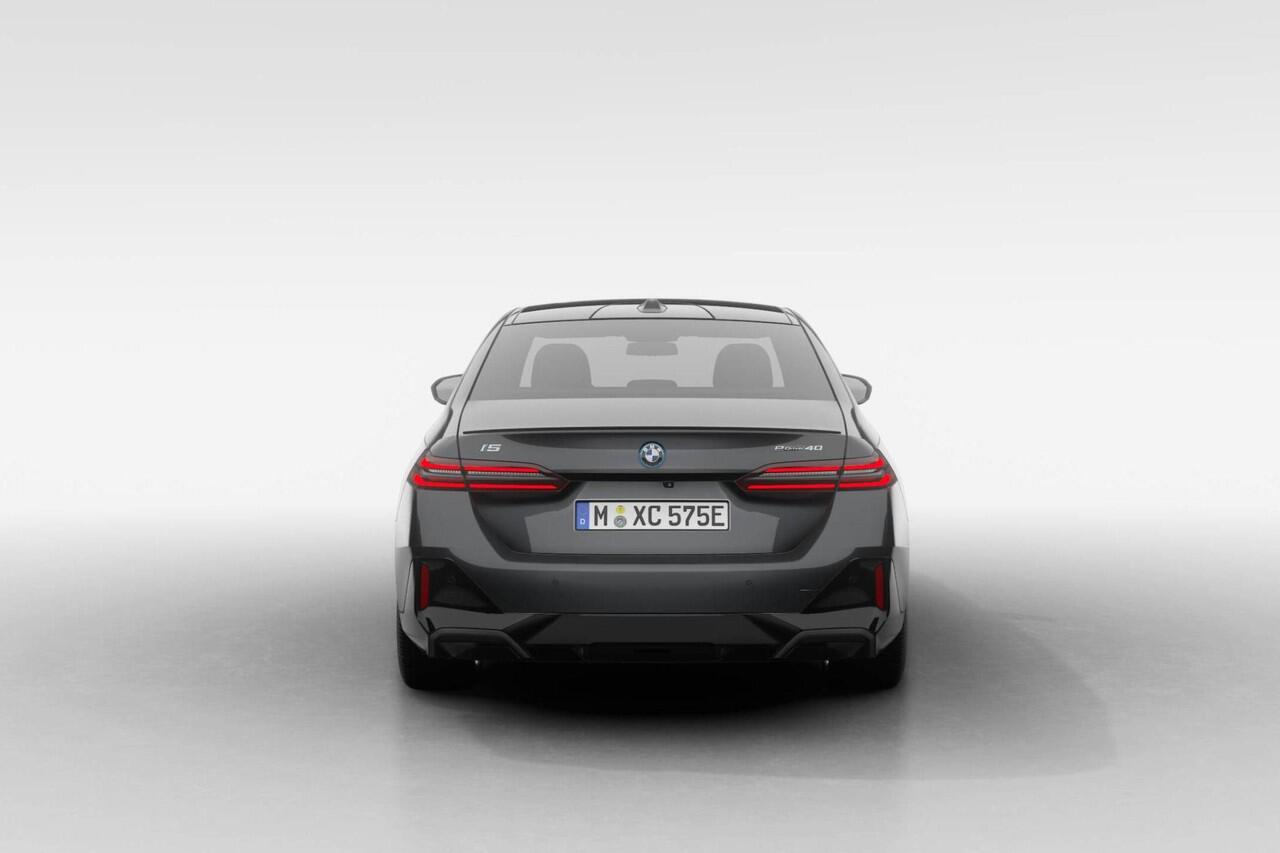 BMW i5 Sedan eDrive40 M Sport Edition M Sport Pro | Travel Pack | Comfort Pack | Showroomvoordeel | ElectricDeals
