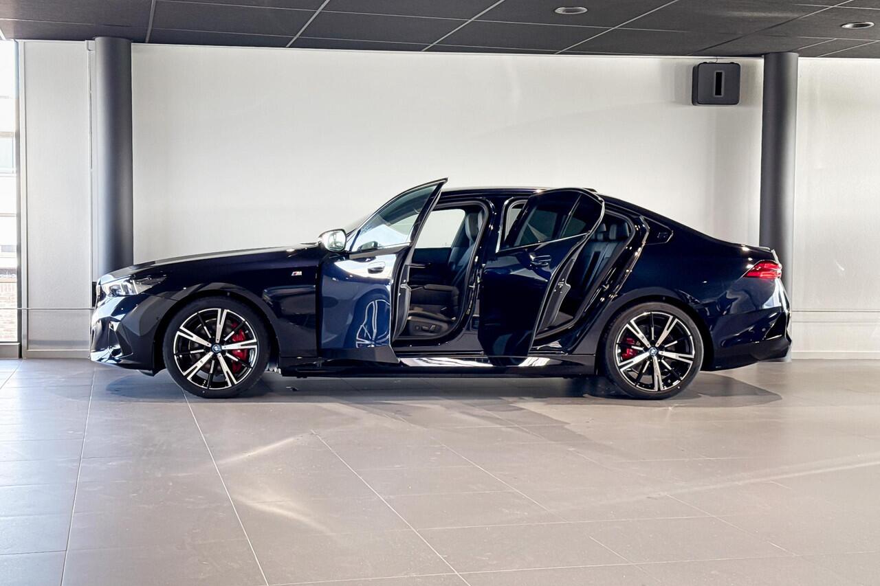 BMW i5 Sedan eDrive40 M Sport Edition | M Sport Pro | Travel Pack | Comfort Pack | Showroomvoordeel | ElectricDeals