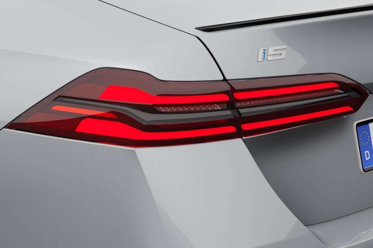 BMW i5 Sedan eDrive40 M Sport Edition | M Sport Pro | Innovation Pack | Travel Pack | Comfort Pack | Showroomvoordeel | ElectricDeals