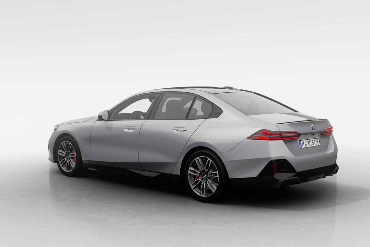 BMW i5 Sedan eDrive40 M Sport Edition | M Sport Pro | Innovation Pack | Travel Pack | Comfort Pack | Showroomvoordeel | ElectricDeals