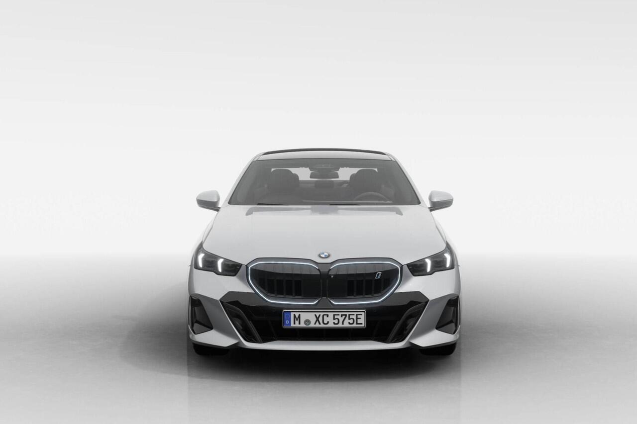 BMW i5 Sedan eDrive40 M Sport Edition | M Sport Pro | Innovation Pack | Travel Pack | Comfort Pack | Showroomvoordeel | ElectricDeals